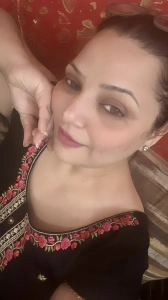 Hot Sri Lankan MILF Sucking Big Cock